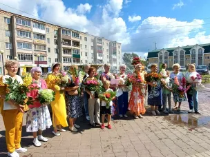 Выставка цветов, организованная кулебачанками серебряного возраста, добавила сочных красок и очарования этому дню!